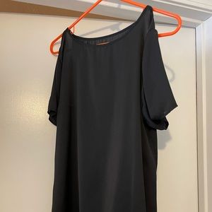 BB Dakota - open shoulder shirt